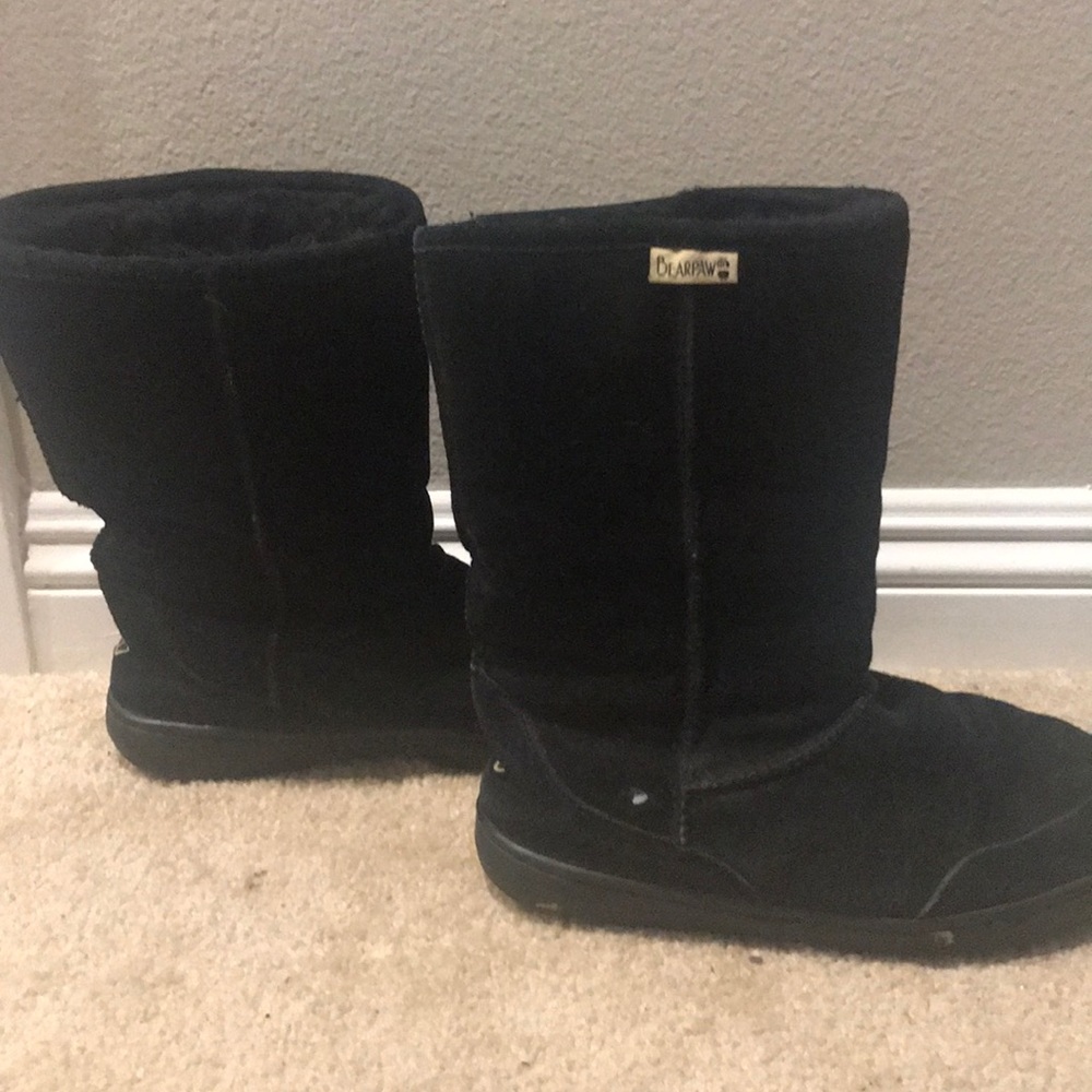 Used Bearpaw black boots